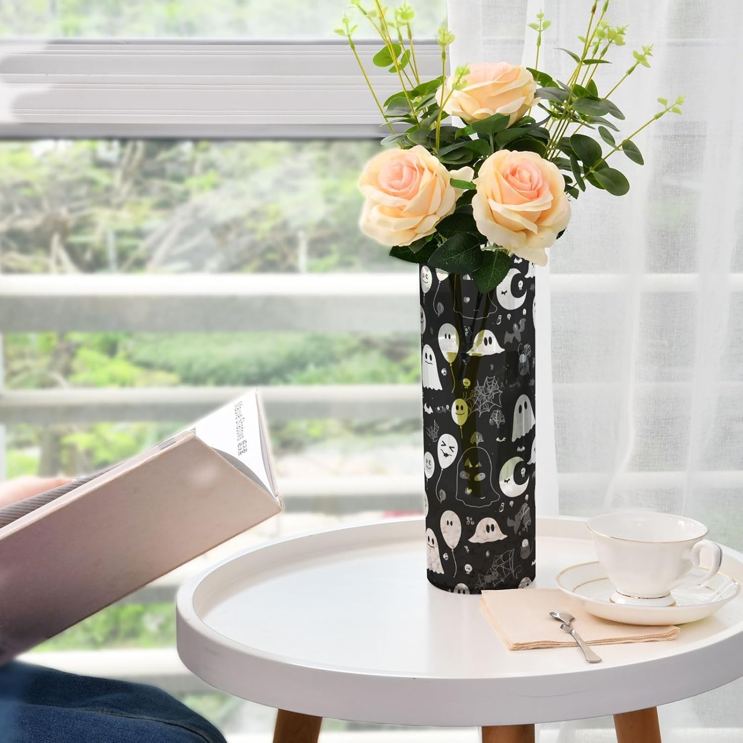 Black and White Cartoon Halloween Balloon Hurricane Vase